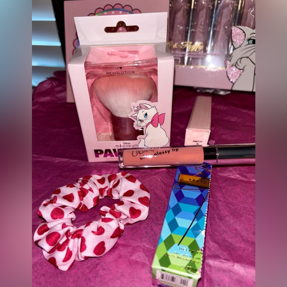 ARISTOCATS MAKEUP BUNDLE !! - Picture 2 of 14